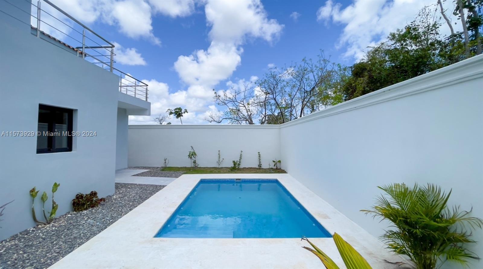 Cozi and Comfortable Single Family Home